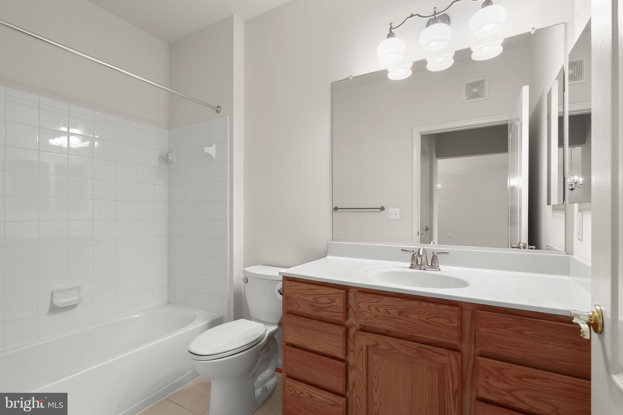 7315 Brookview Road, Unit 104 Elkridge, MD 21075 - Photo 32 of 48 Hall bath