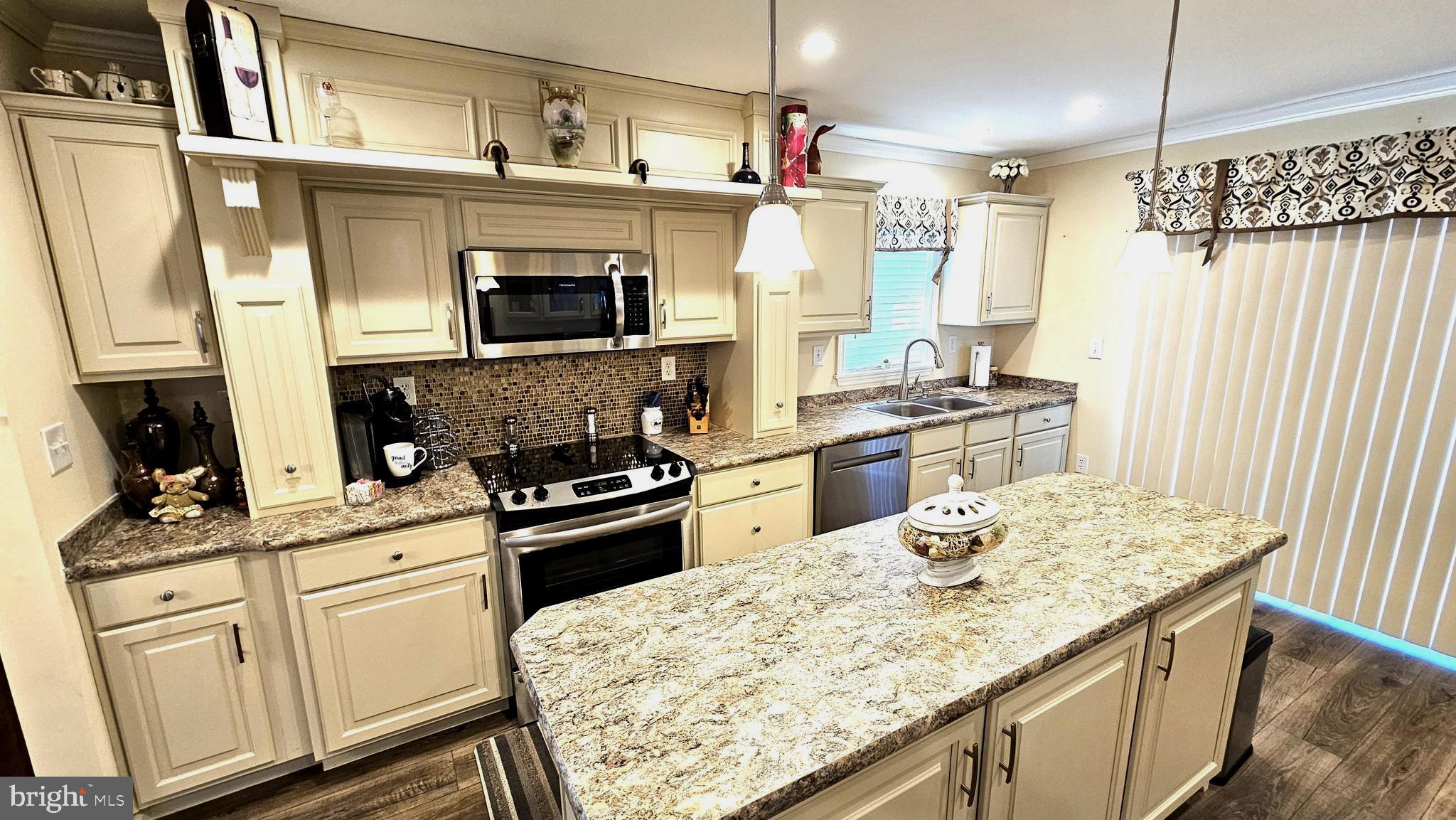 1223 Media Road Smyrna, DE 19977 - Photo 12 of 41 Kitchen - Solid Surface Counter Tops