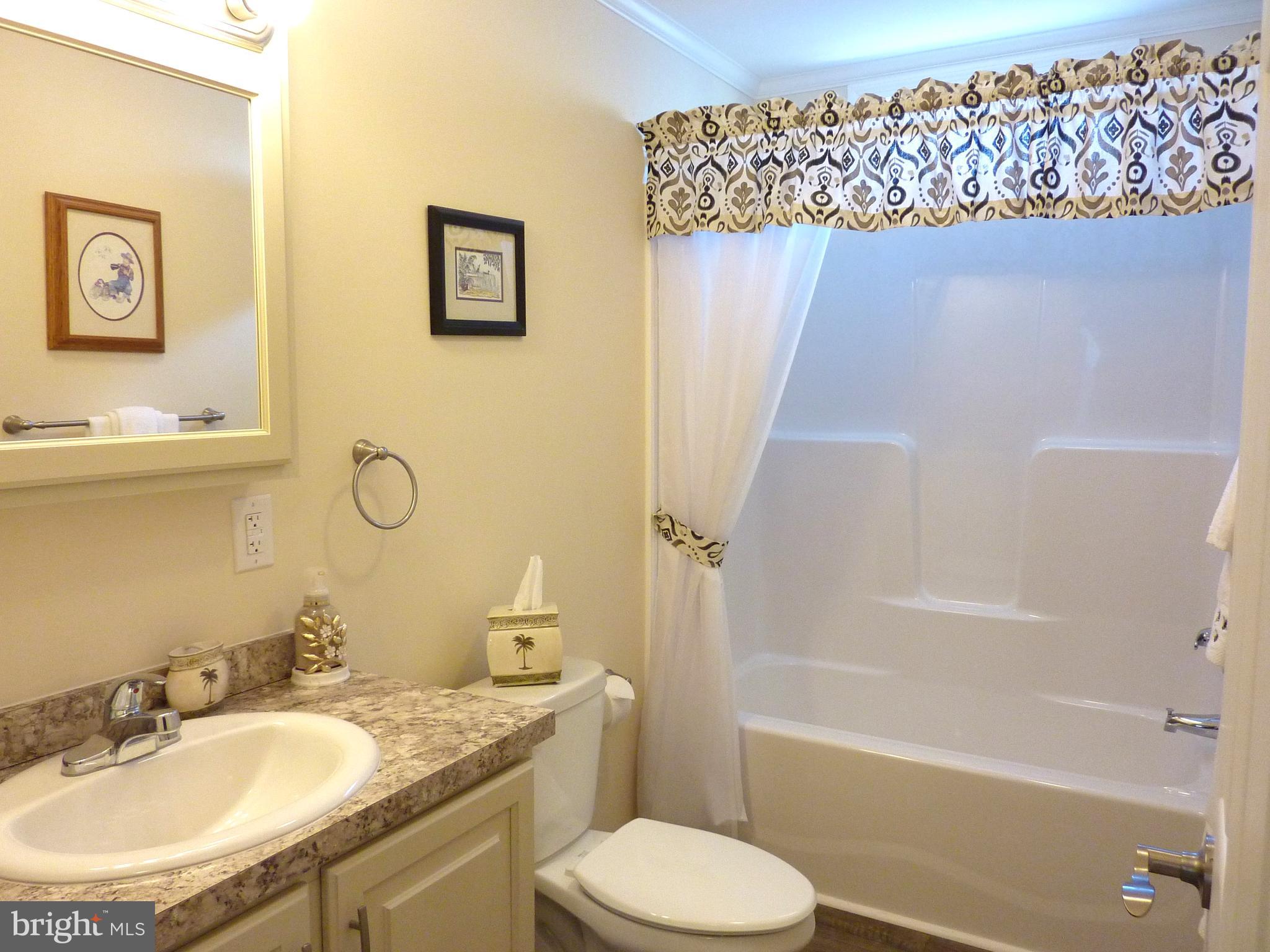 1223 Media Road Smyrna, DE 19977 - Photo 33 of 41 Hall Bath - Tub/Shower - Transom Window