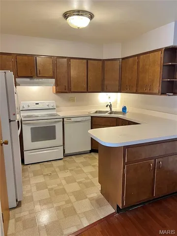 $73,000 | 7601 Hazelcrest Drive, Unit E, Hazelwood, MO 63042