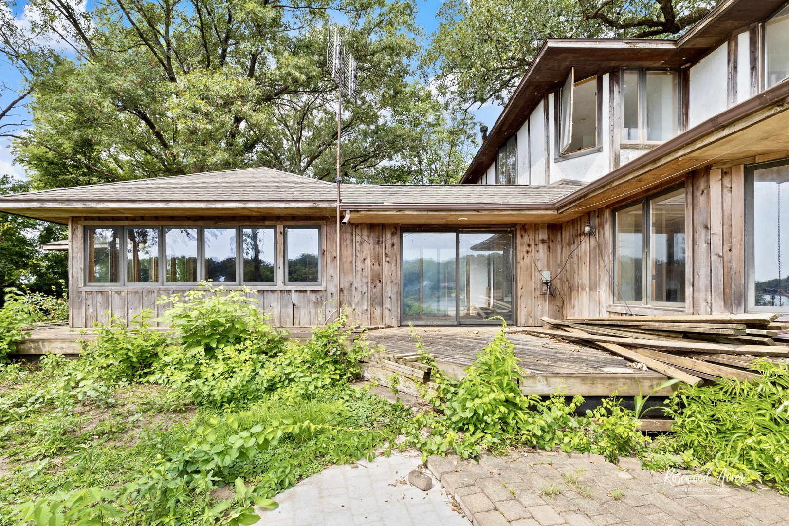 2351 River Road Kankakee, IL 60901 - Photo 14 of 122 a front view of a house with a garden