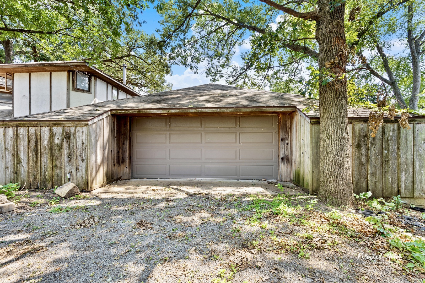 2351 River Road Kankakee, IL 60901 - Photo 9 of 122 a house with a tree in the yard