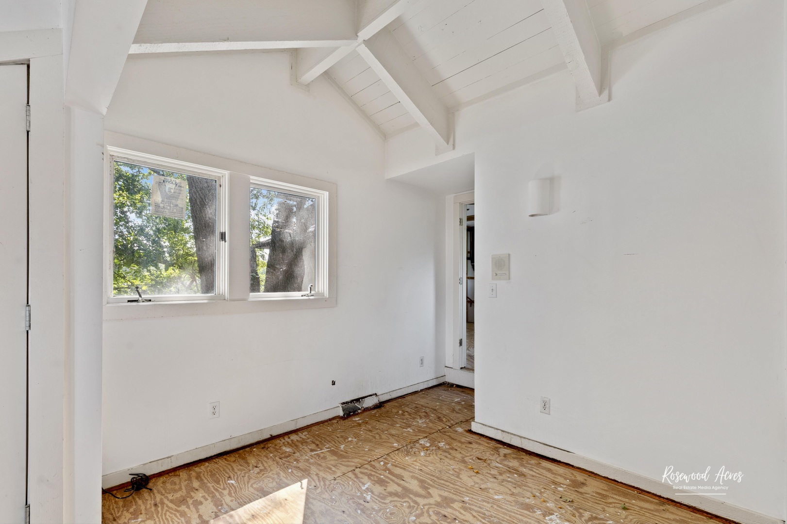 2351 River Road Kankakee, IL 60901 - Photo 95 of 122 a view of an empty room with a window