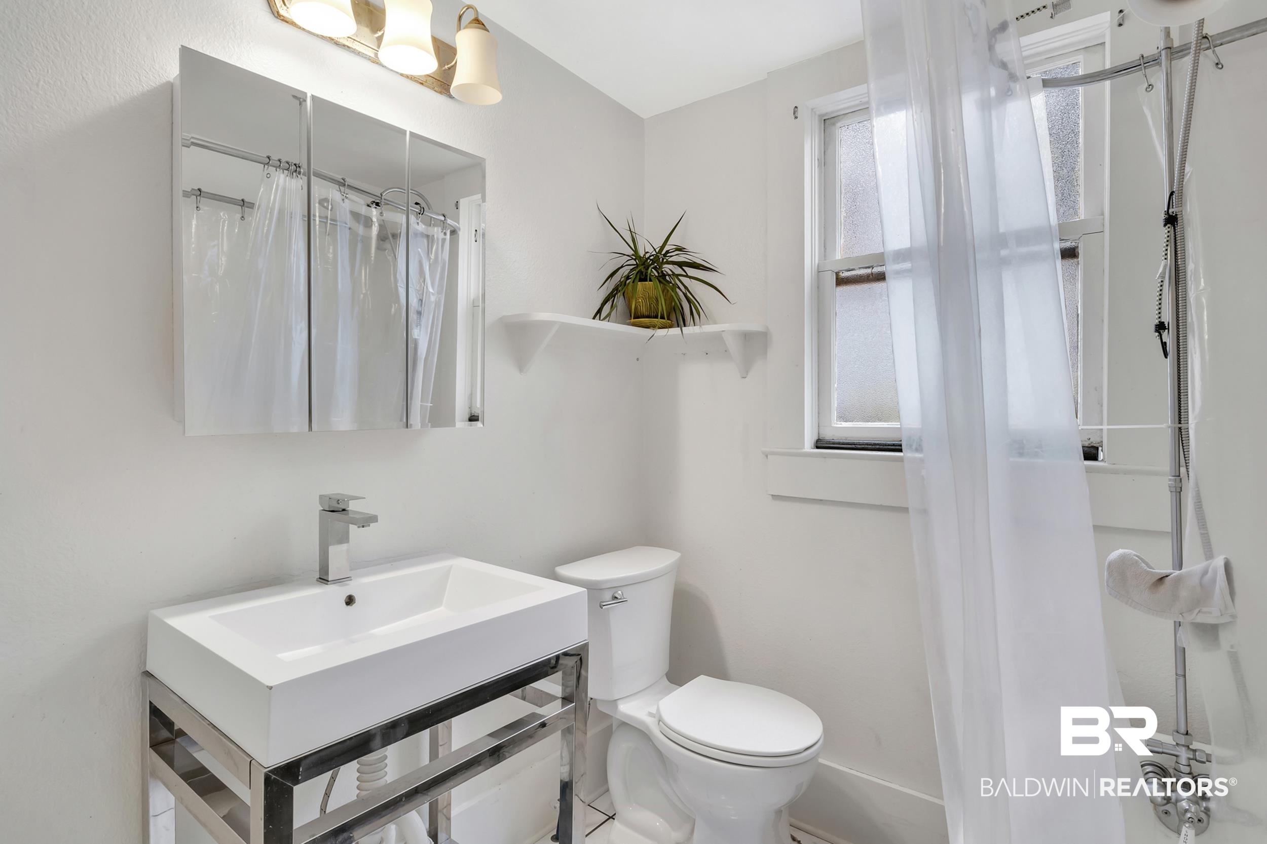 55 Boise Lane Fairhope, AL 36532 - Photo 10 of 24 55 Boise Lane Bathroom