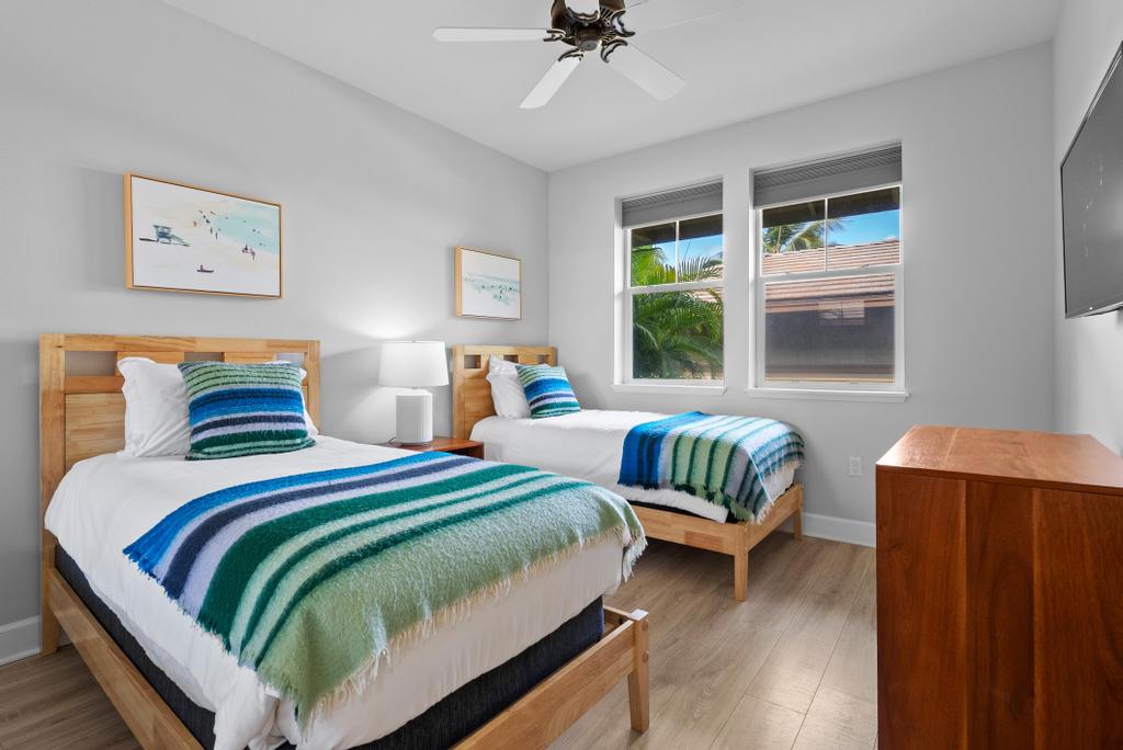 69-1033 Nawahine Place, Unit 22H Waikoloa, HI 96738 - Photo 16 of 29 a bedroom with two beds and a window