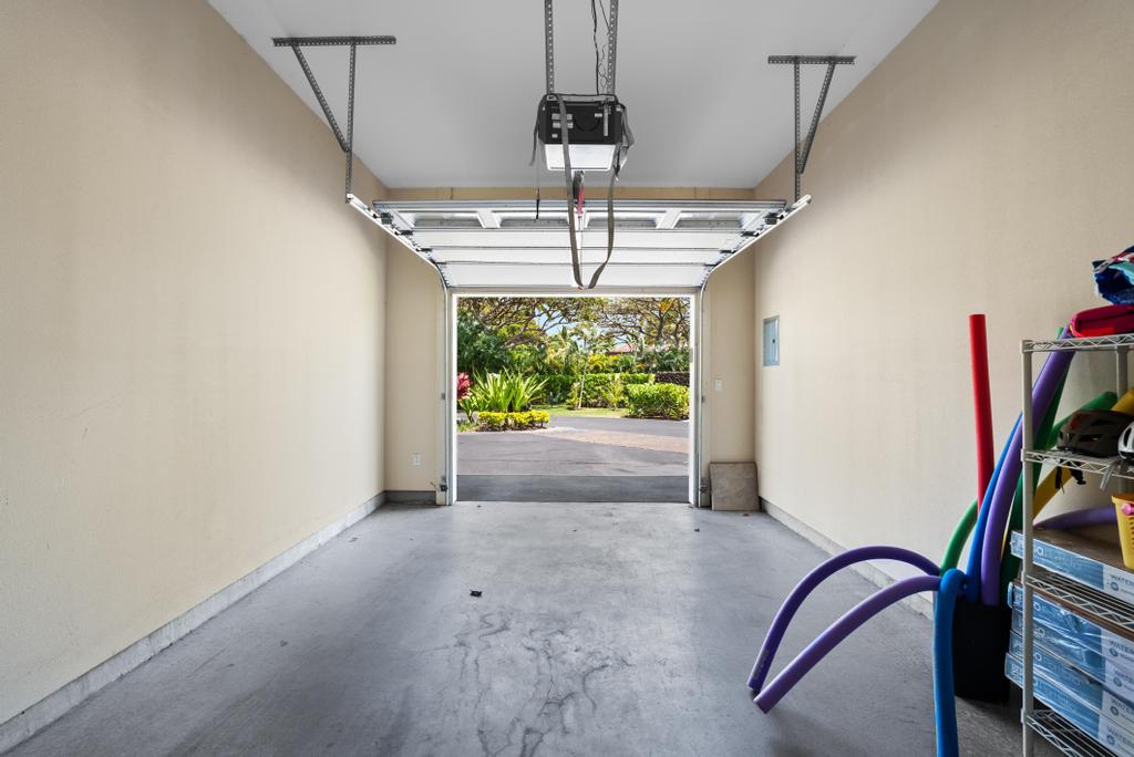 69-1033 Nawahine Place, Unit 22H Waikoloa, HI 96738 - Photo 19 of 29 a view of a room with gym equipment