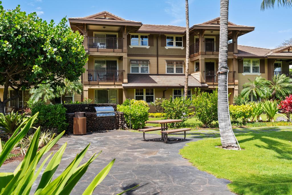69-1033 Nawahine Place, Unit 22H Waikoloa, HI 96738 - Photo 22 of 29 a front view of a house with a yard