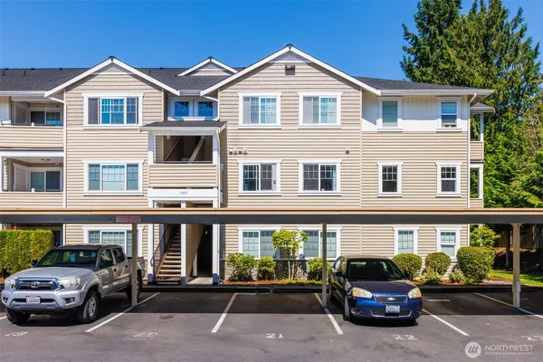 $290,000 | 13405 97th Avenue East, Unit 205, Puyallup, WA 98373