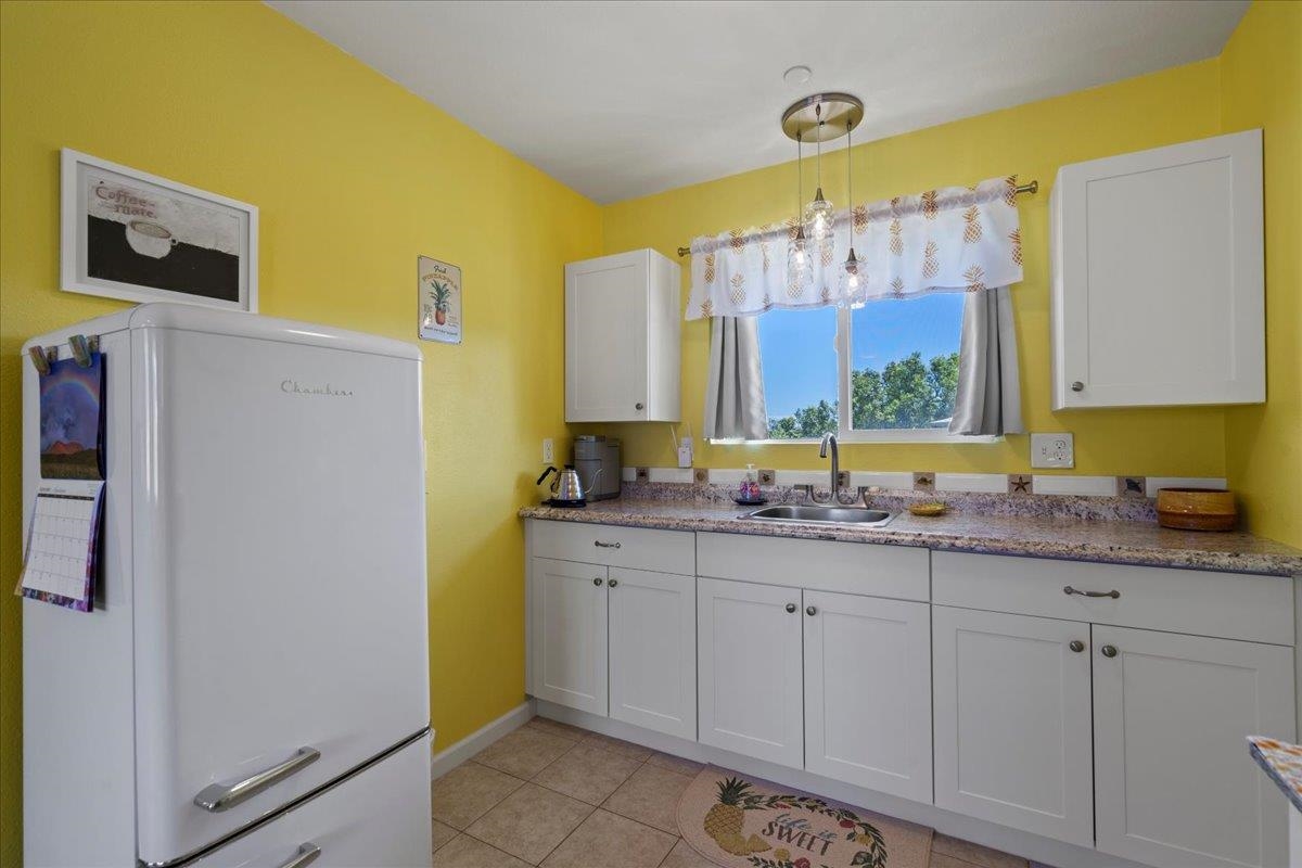 110 Kahiapo Place Haiku, HI 96708 - Photo 29 of 36 a bathroom with a granite countertop sink a mirror and a