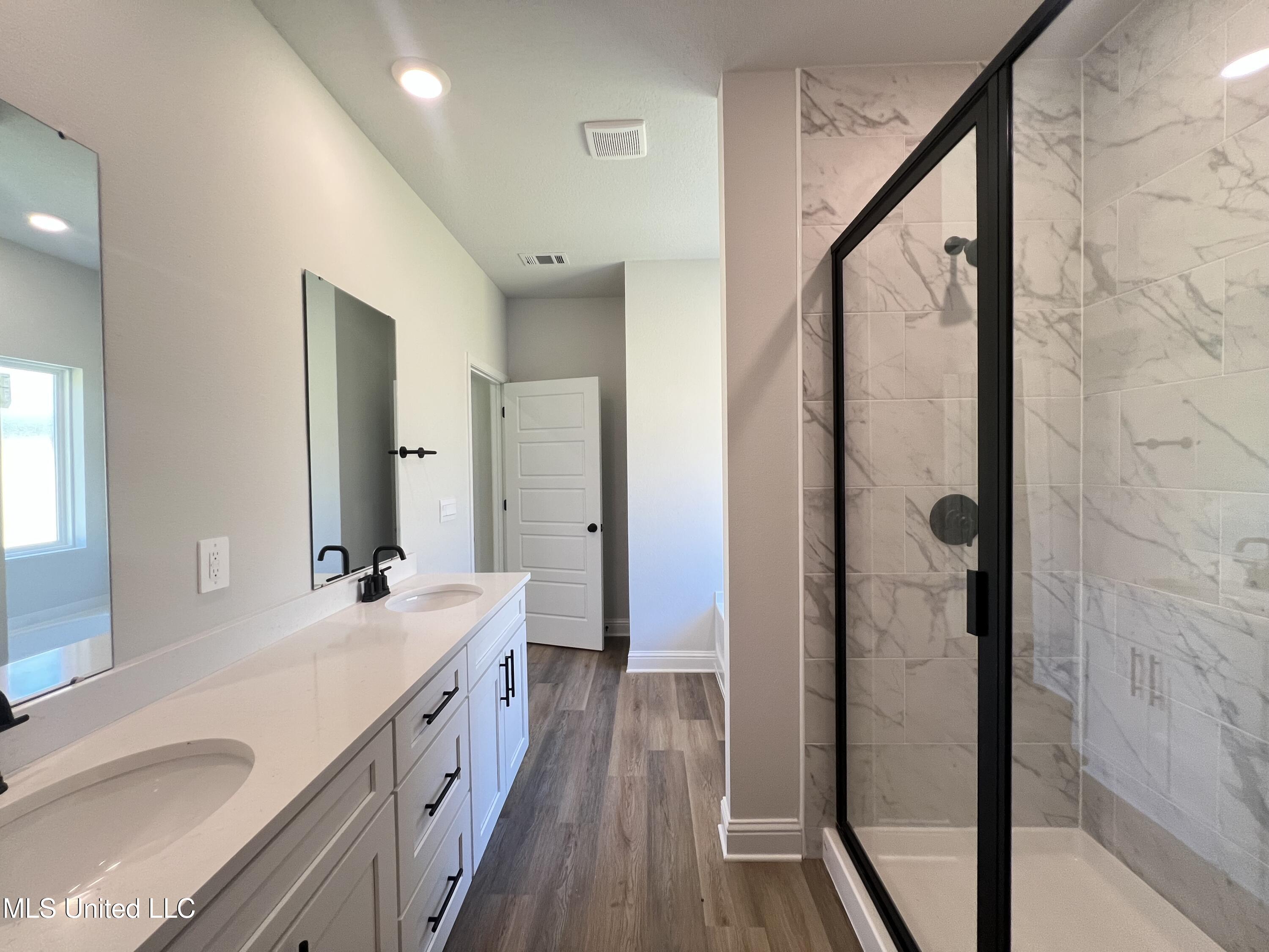 13445 Crane Drive Vancleave, MS 39565 - Photo 14 of 22 Primary Bathroom