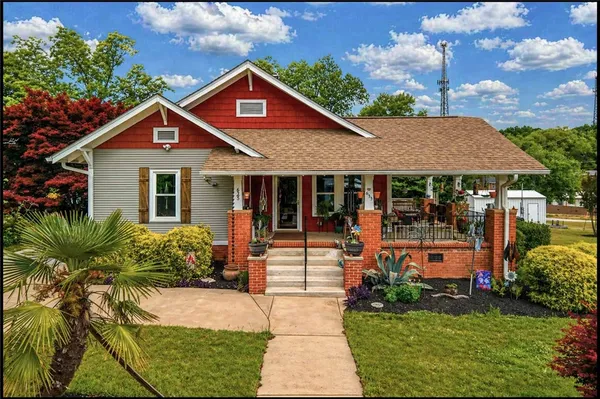 $299,900 | 635 Northeast Main Street, Easley, SC 29640