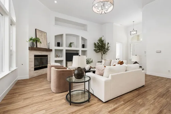 $929,000 | 635 West Quincy Avenue, Clovis, CA 93619