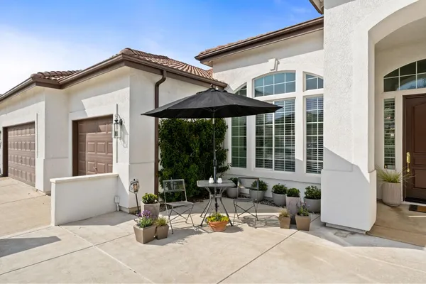 $929,000 | 635 West Quincy Avenue, Clovis, CA 93619