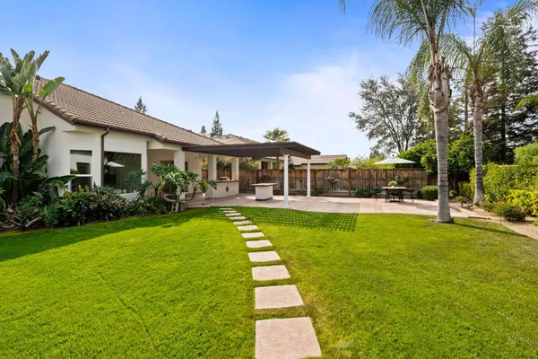 $929,000 | 635 West Quincy Avenue, Clovis, CA 93619