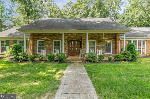 a view of entryway with a front door