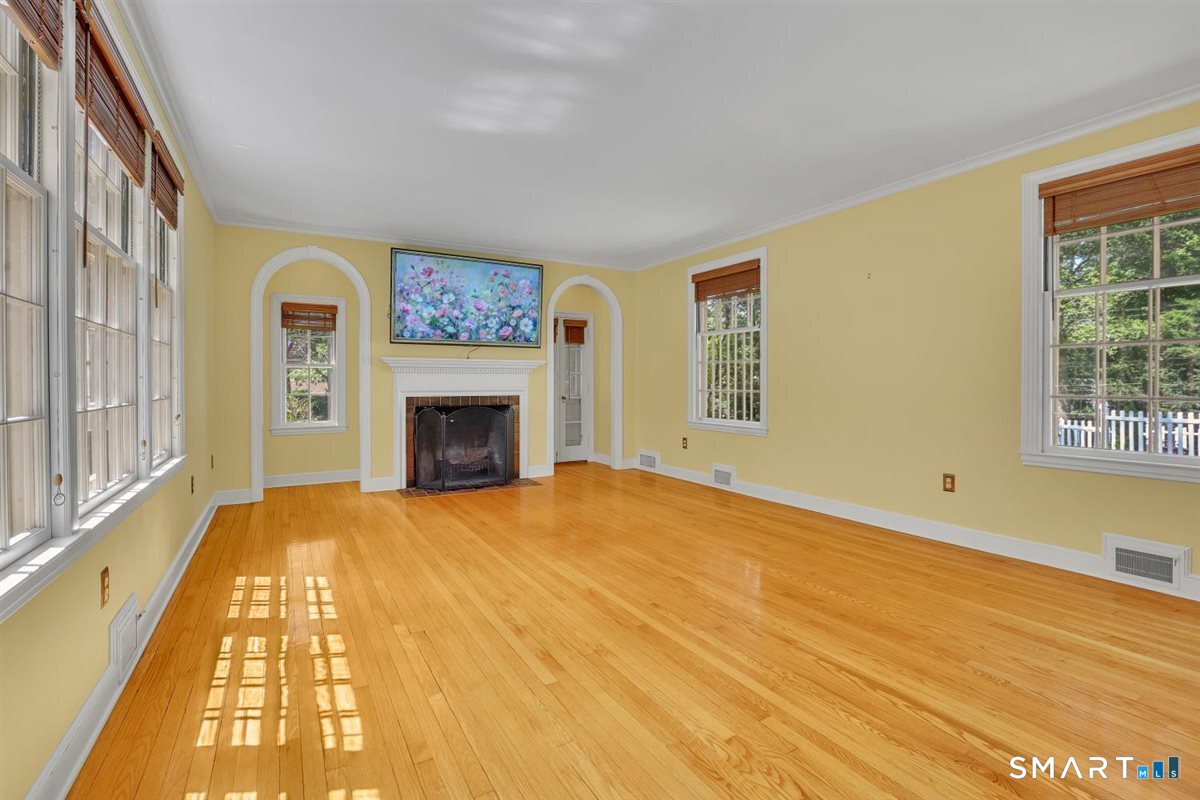 38 Knollwood Road North Haven, CT 06473 - Photo 4 of 28