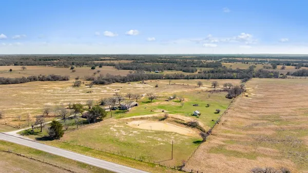 $799,990 | 950 Farm To Market Road 486, Thorndale, TX 76577