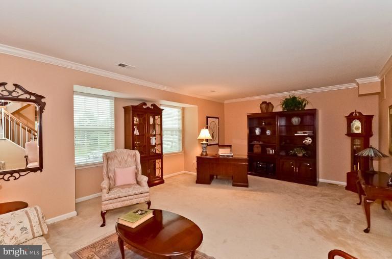 6813 Mayfair Road Laurel, MD 20707 - Photo 12 of 30 Living Room