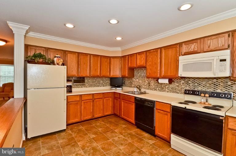6813 Mayfair Road Laurel, MD 20707 - Photo 16 of 30 Kitchen