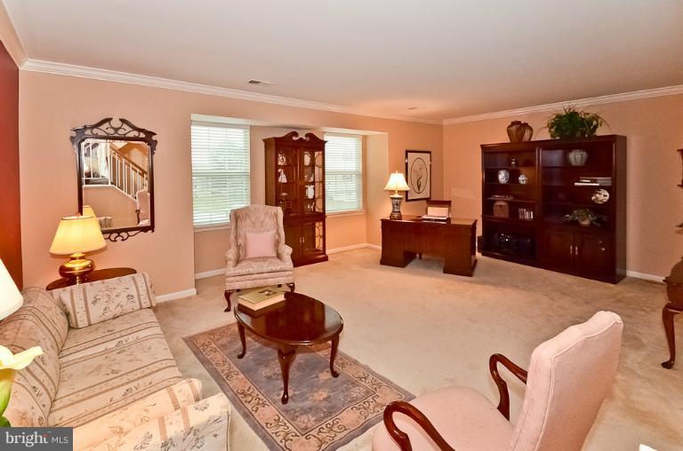6813 Mayfair Road Laurel, MD 20707 - Photo 10 of 30 Living Room