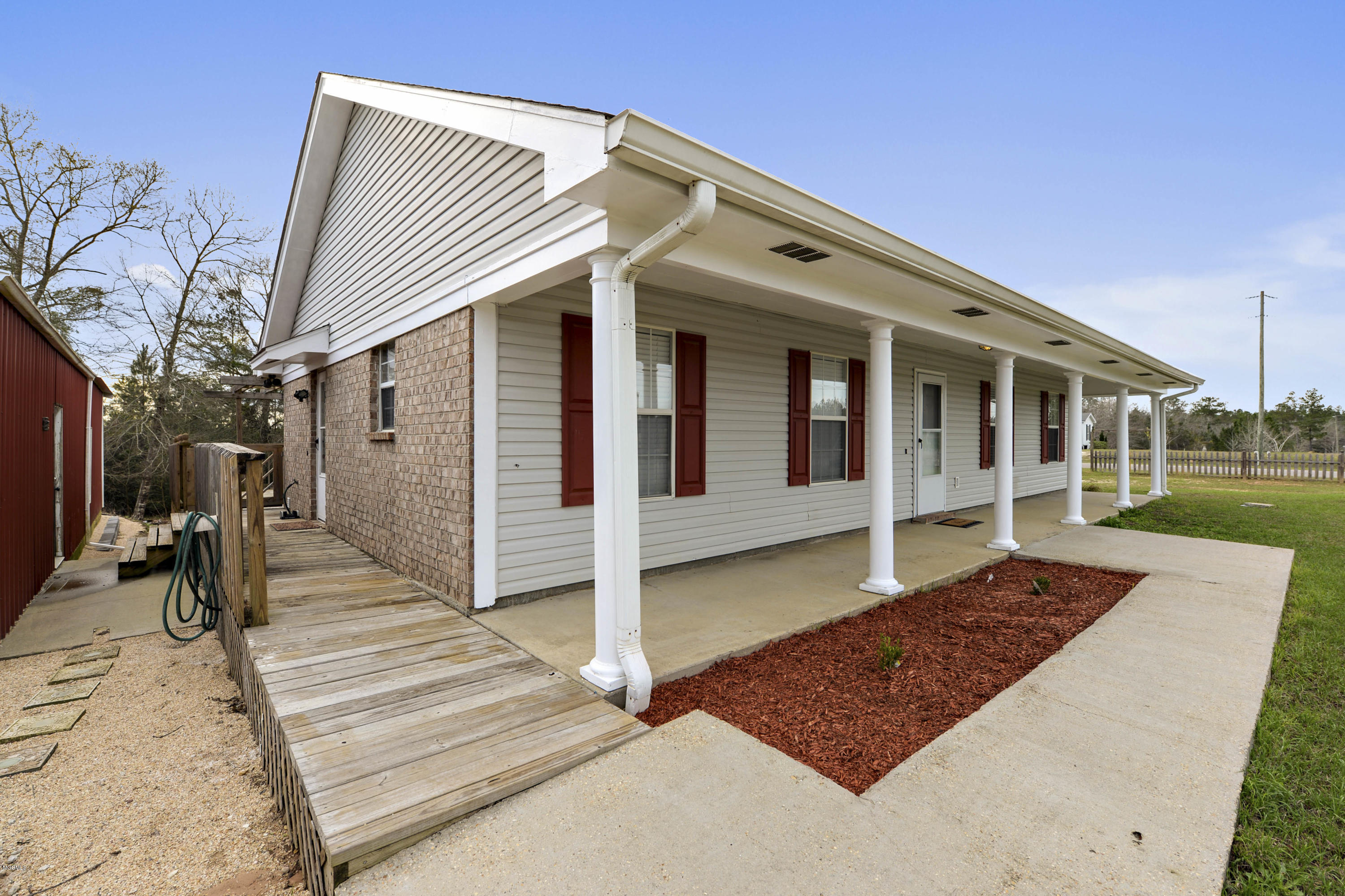 60 Desoto Road McHenry, MS 39561 - Photo 3 of 38 003