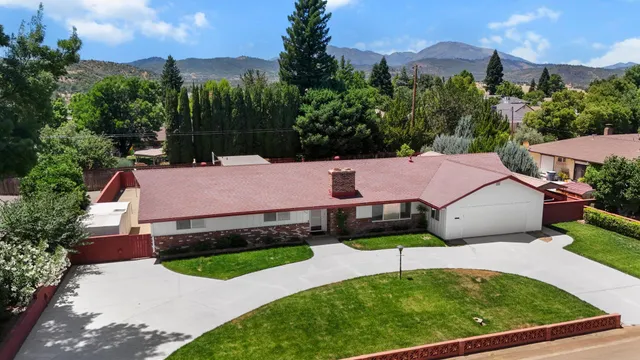$599,900 | 910 Hallmark Drive, Redding, CA 96001