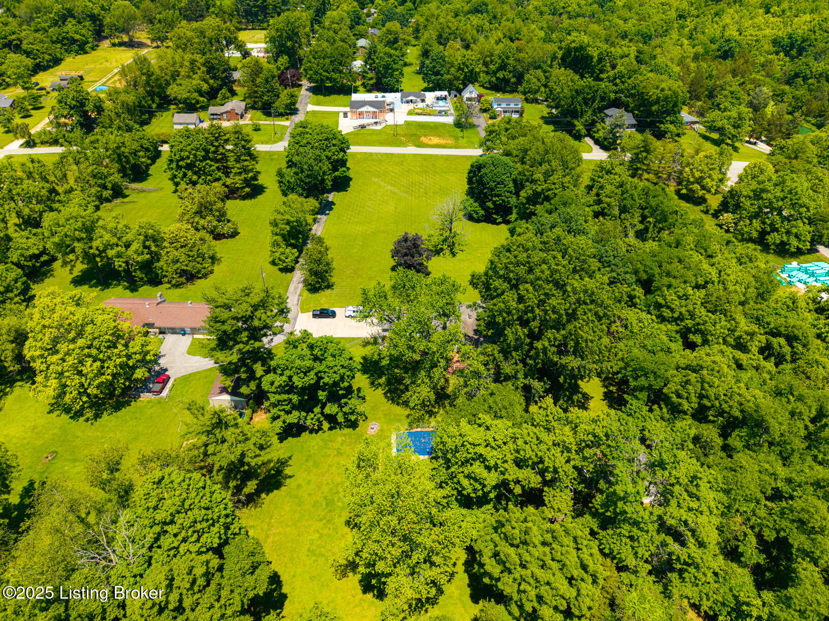 6712 Cooper Chapel Road Louisville, KY 40229 - Photo 67 of 78 DJI_20250602134221_0798_D