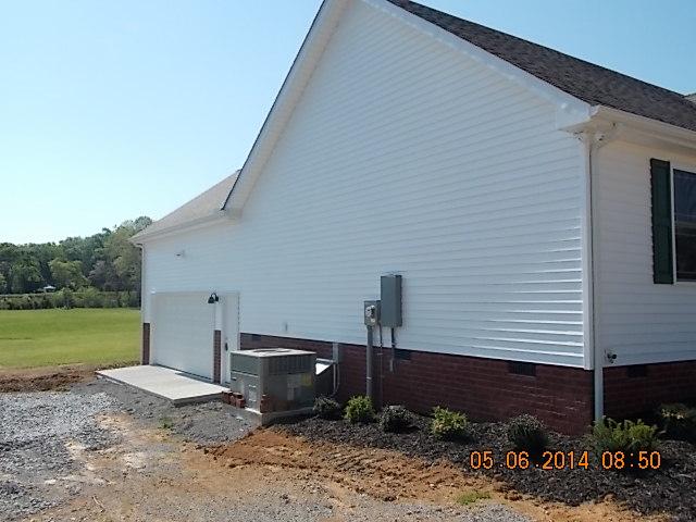 505 Old Hunters Point Pike Lebanon, TN 37087 - Photo 3 of 14 L side 2 car attached garage