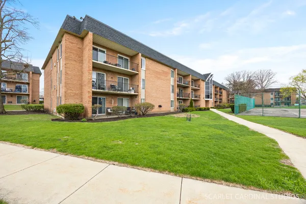 $172,000 | 1056 North Mill Street, Unit 201, Naperville, IL 60563