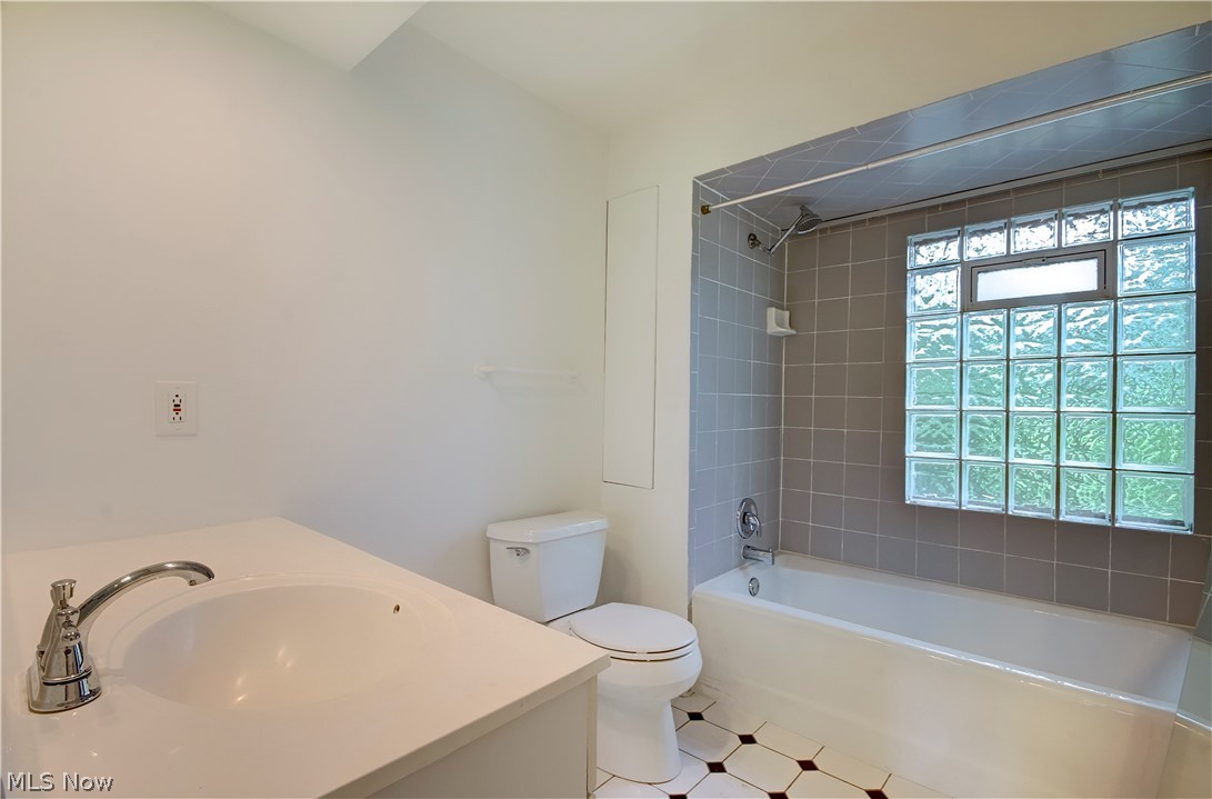 2389 Overlook Road Cleveland, OH 44106 - Photo 26 of 33