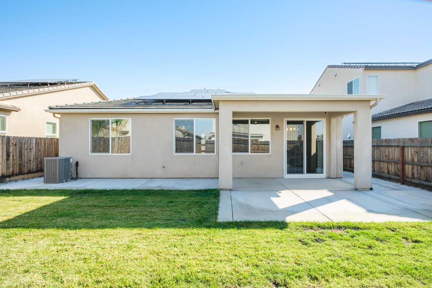 502 Traverse Drive South Madera, CA 93636 - Photo 25 of 40 front view of a house with a yard