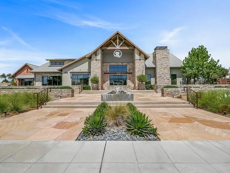 502 Traverse Drive South Madera, CA 93636 - Photo 26 of 40 a front view of a house with garden