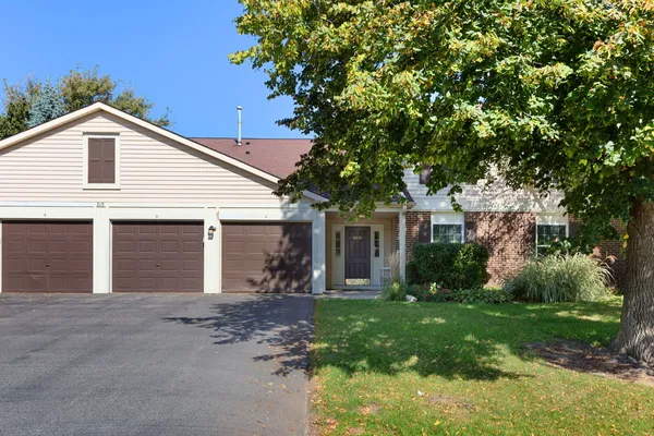 $2,000 | 215 Brett Circle, Unit A, Wauconda, IL 60084