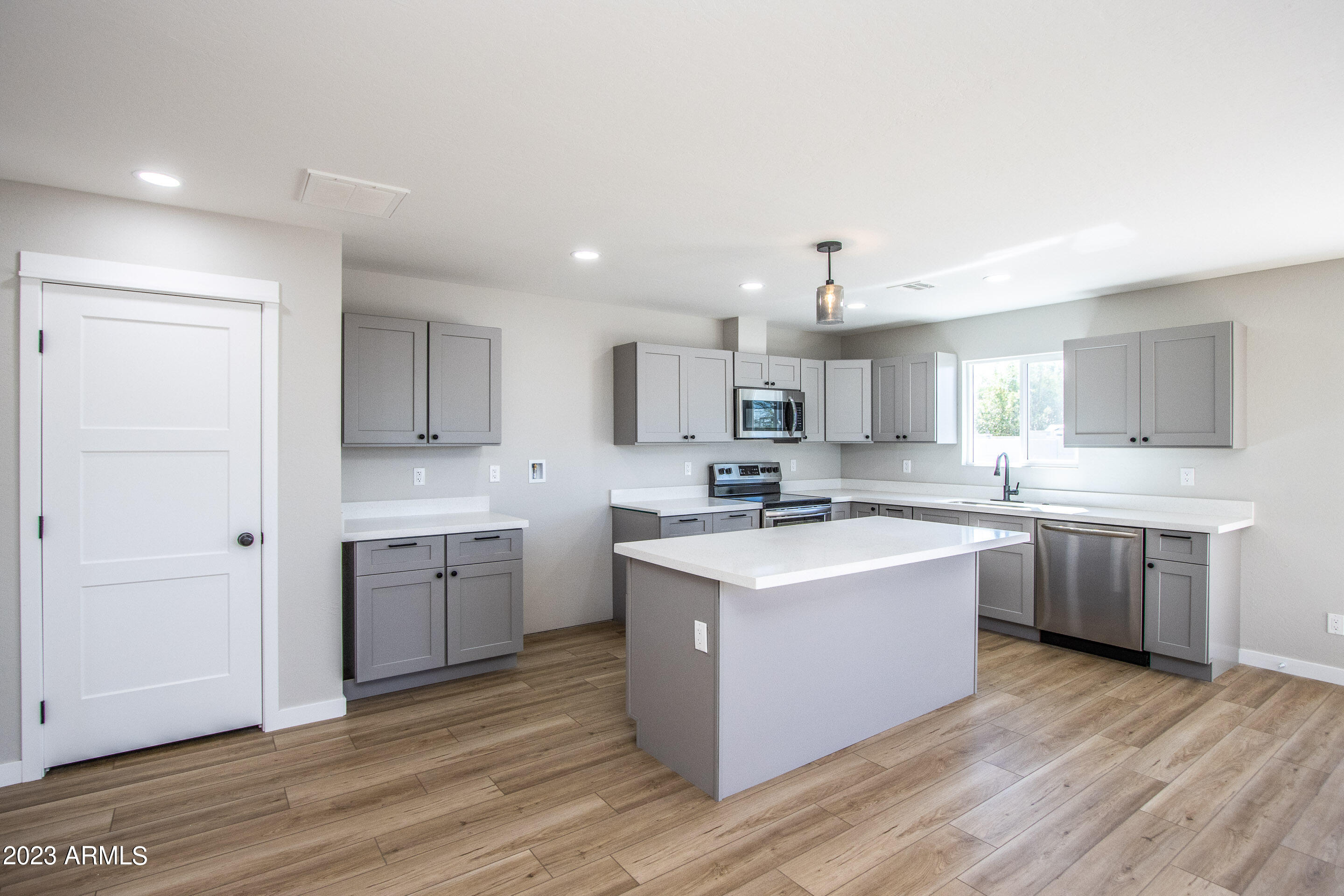 2509 East Broadway Road, Unit 4 Phoenix, AZ 85040 - Photo 4 of 31 Broadway #1-5