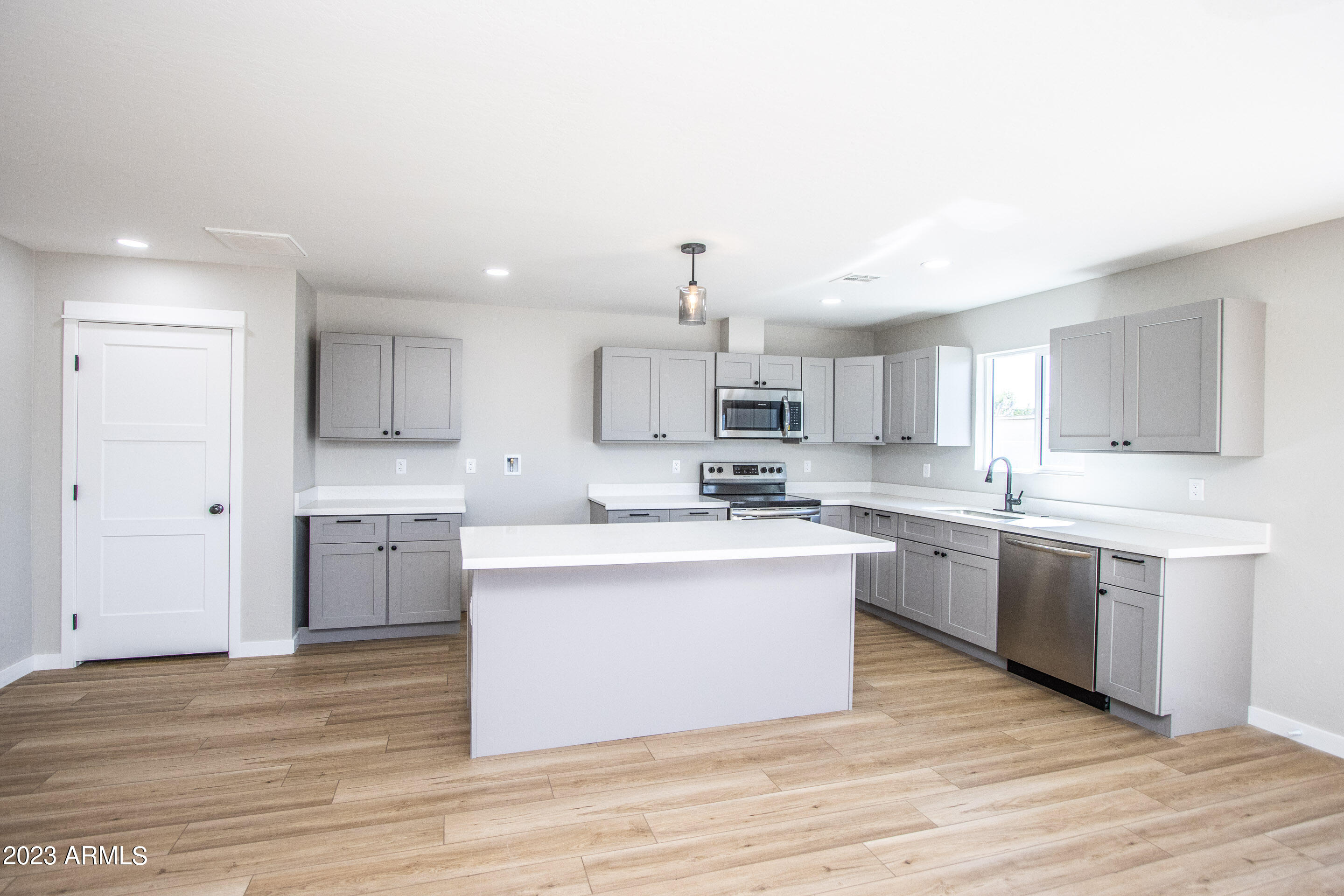 2509 East Broadway Road, Unit 4 Phoenix, AZ 85040 - Photo 5 of 31 Broadway #1-6