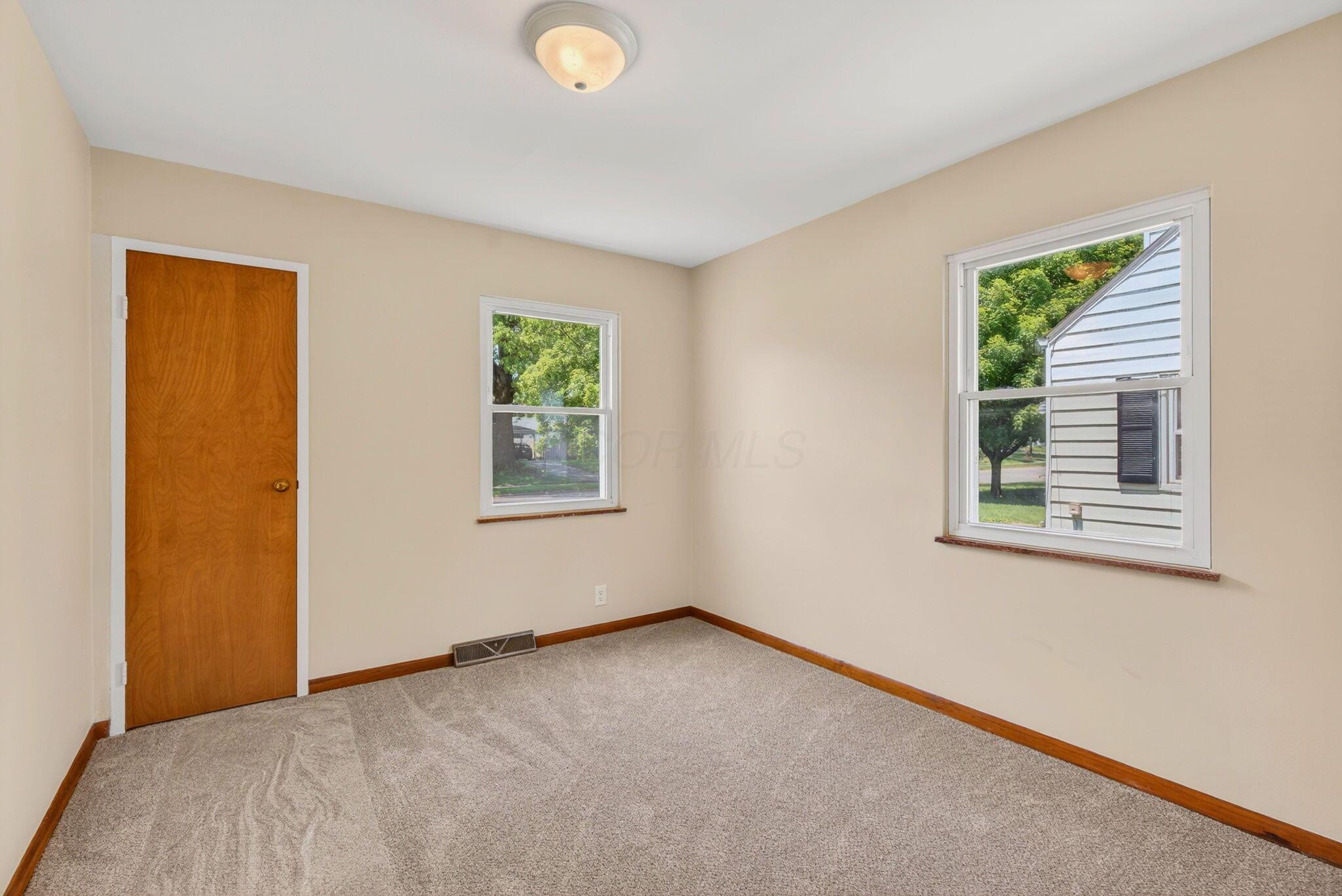 220 South Ashburton Road Columbus, OH 43213 - Photo 19 of 43