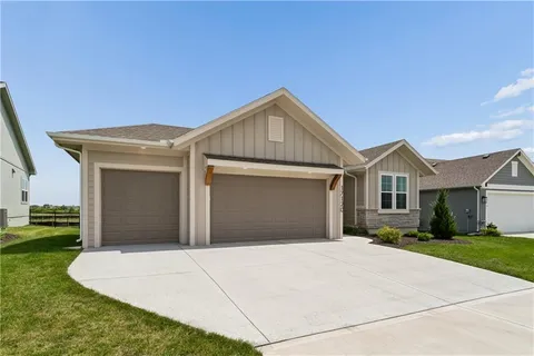 $569,900 | 17120 West 168th Place, Olathe, KS 66062