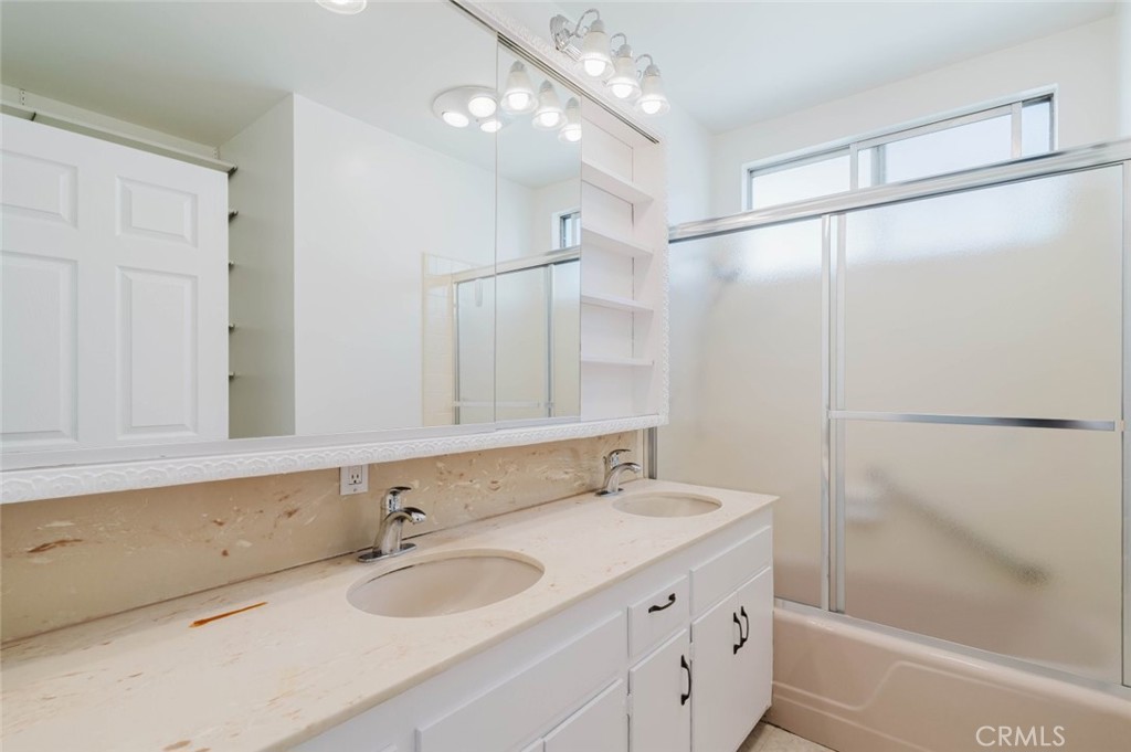 2007 West Kenneth Road Glendale, CA 91201 - Photo 24 of 38 Gallery Image 24
