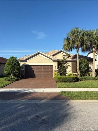$499,900 | 303 Southeast Courances Drive, Port St. Lucie, FL 34984