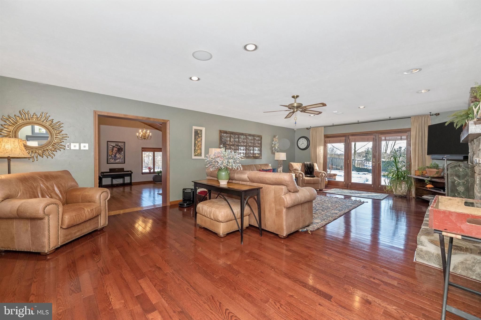 14109 Old Frederick Road Rocky Ridge, MD 21778 - Photo 40 of 124 Living Room