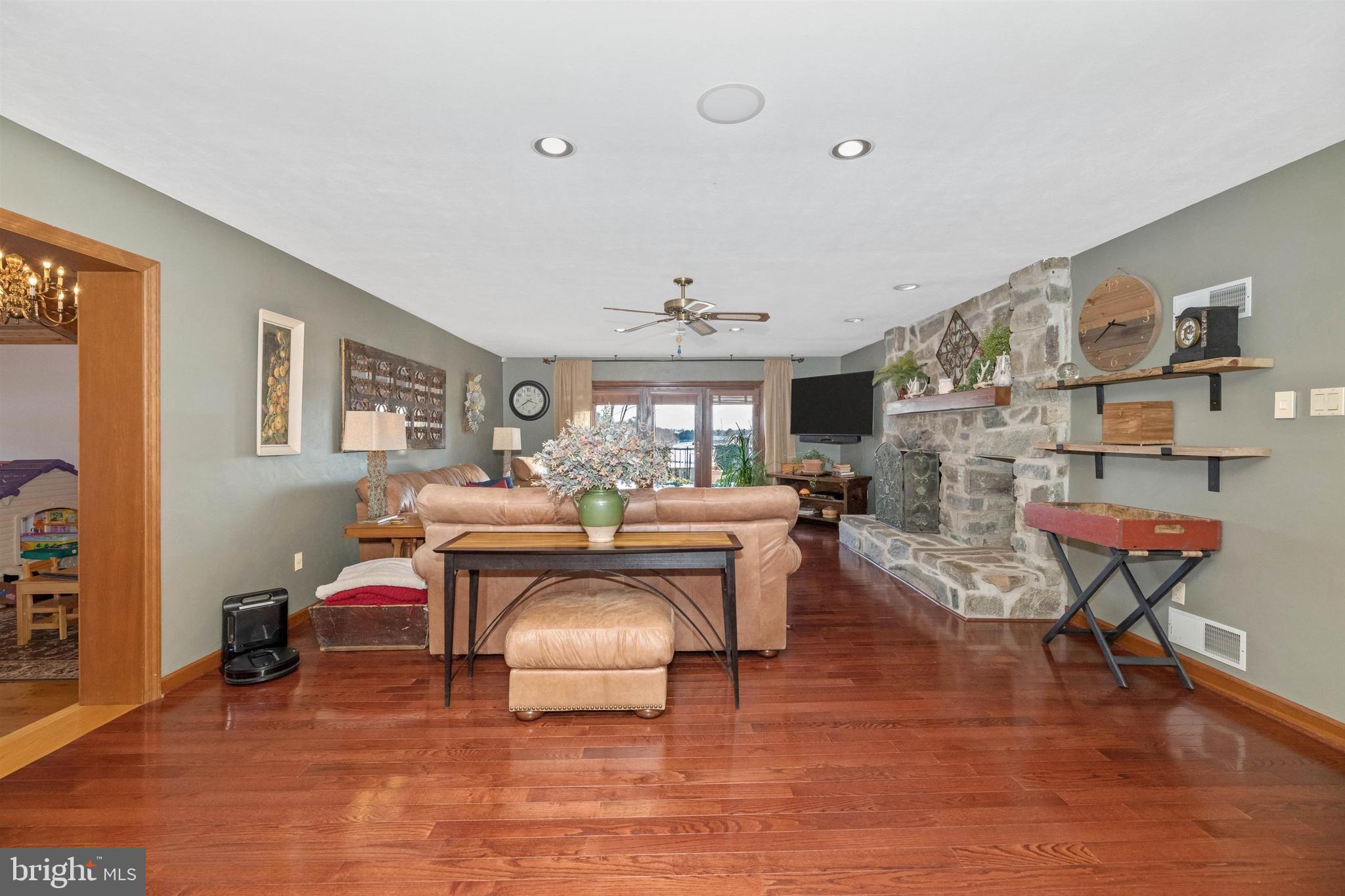 14109 Old Frederick Road Rocky Ridge, MD 21778 - Photo 41 of 124 Living Room