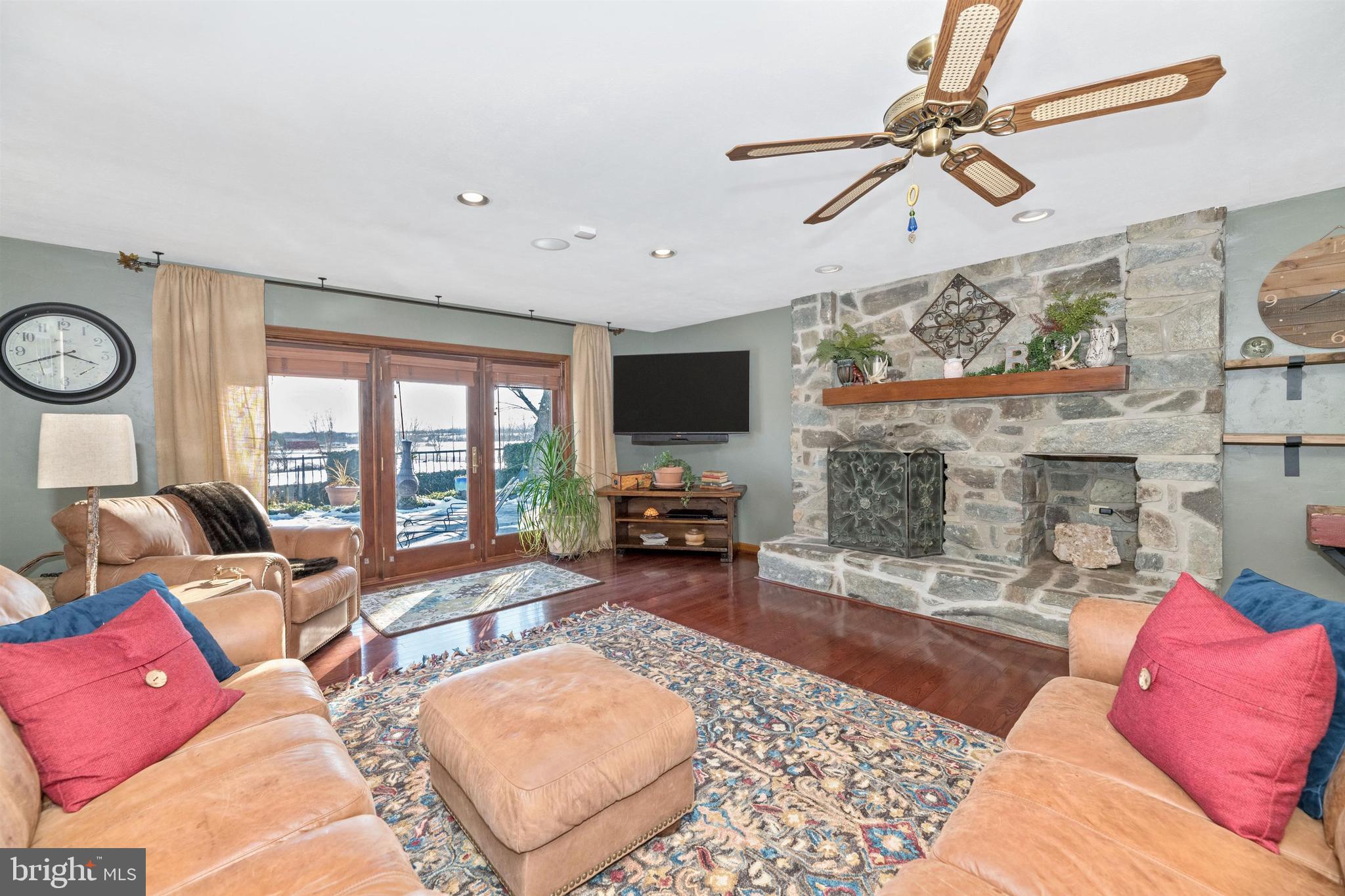14109 Old Frederick Road Rocky Ridge, MD 21778 - Photo 42 of 124 Living Room