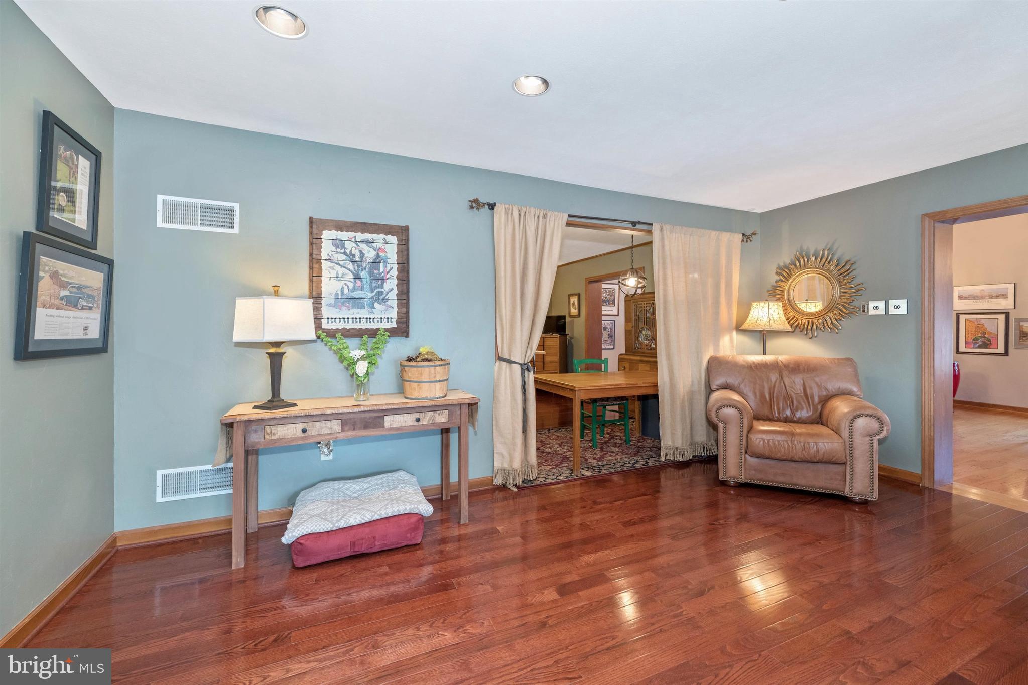 14109 Old Frederick Road Rocky Ridge, MD 21778 - Photo 45 of 124 Living Room