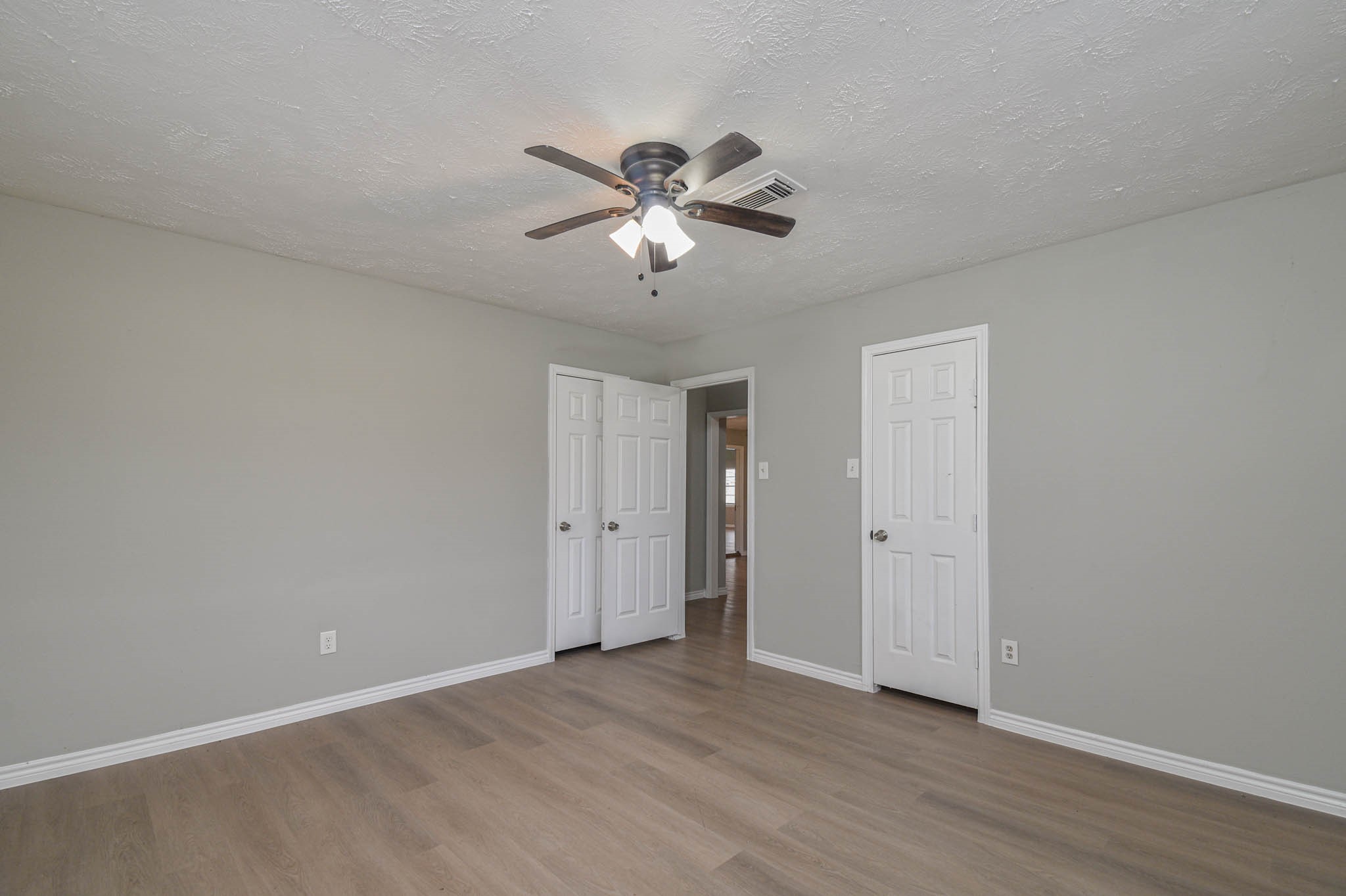 2834 Pansy Street Pasadena, TX 77503 - Photo 22 of 35 a view of an empty room