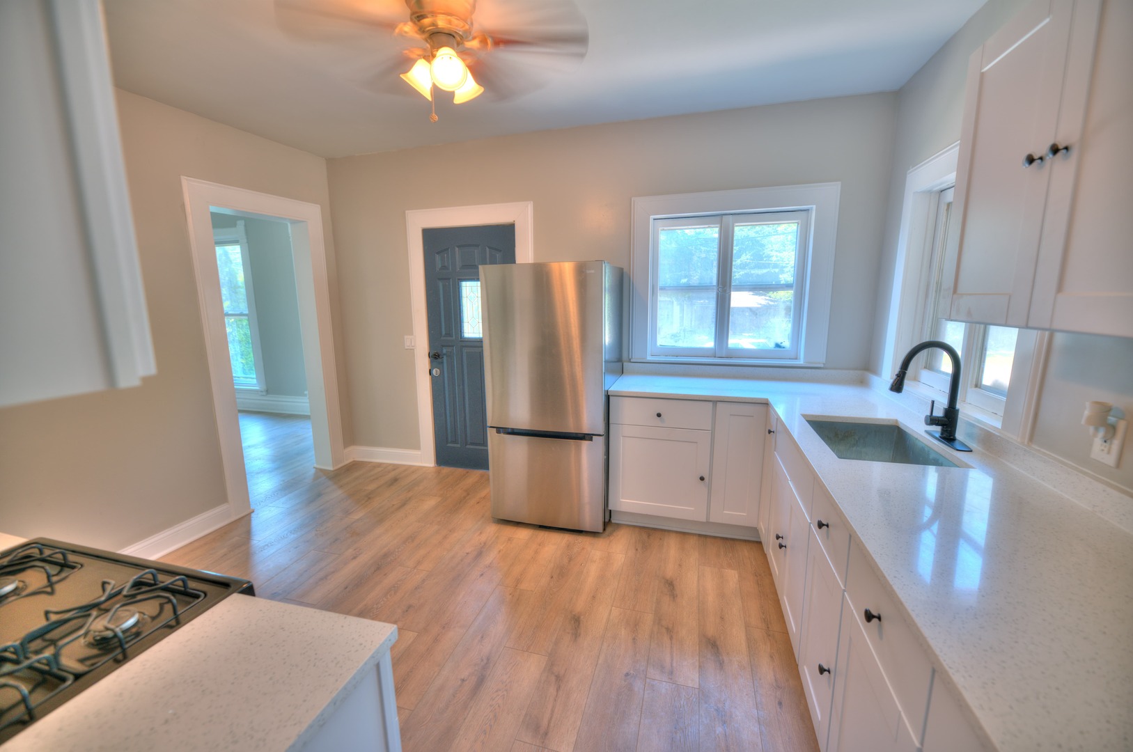 501 Raymond Street Elgin, IL 60120 - Photo 7 of 17