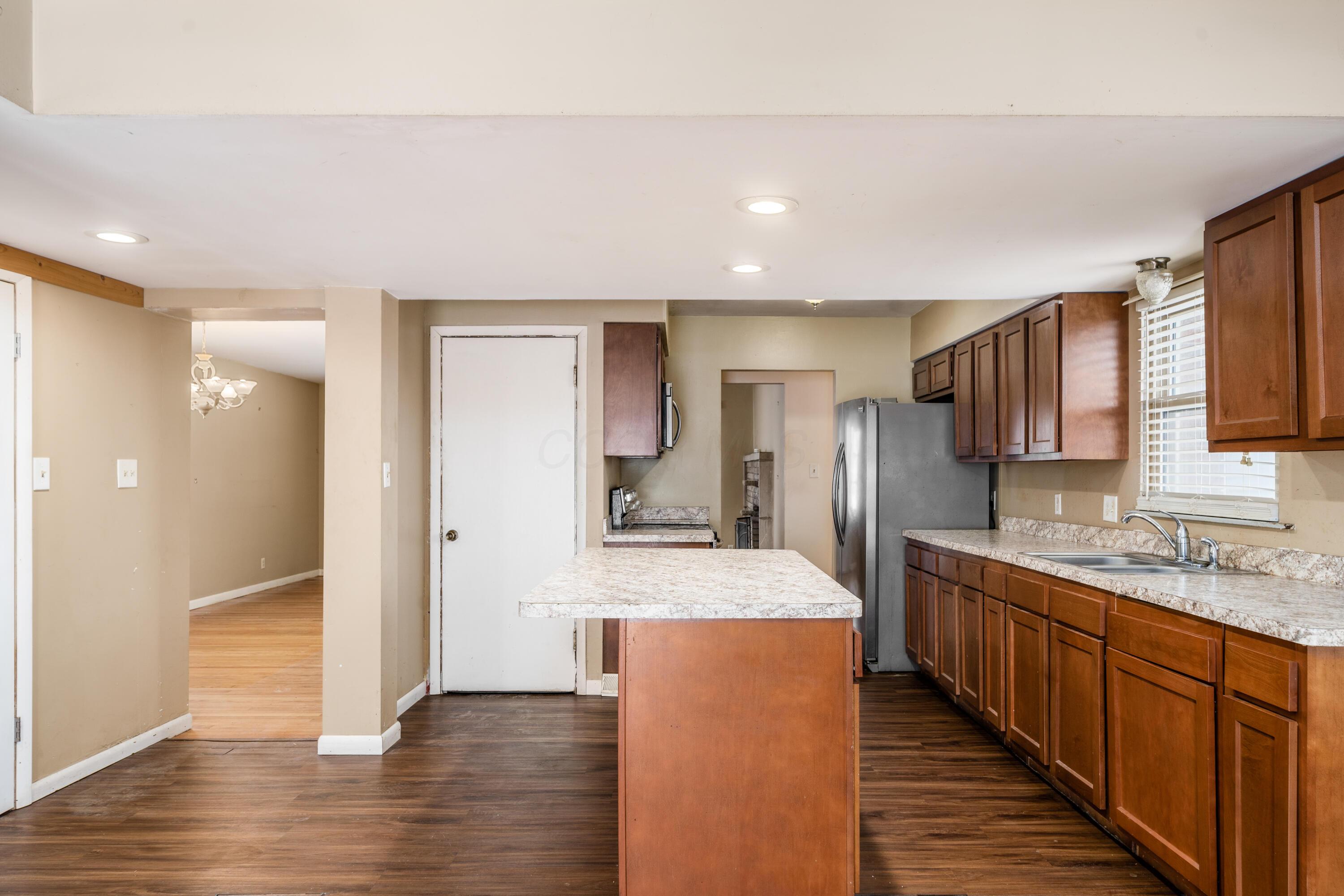 2952 Dover Road Columbus, OH 43209 - Photo 12 of 34 View of the kitchen from the great room