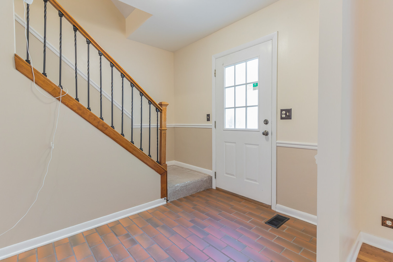 604 Old Hunt Road Fox River Grove, IL 60021 - Photo 4 of 29
