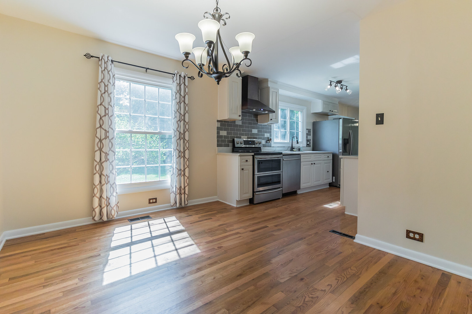 604 Old Hunt Road Fox River Grove, IL 60021 - Photo 7 of 29