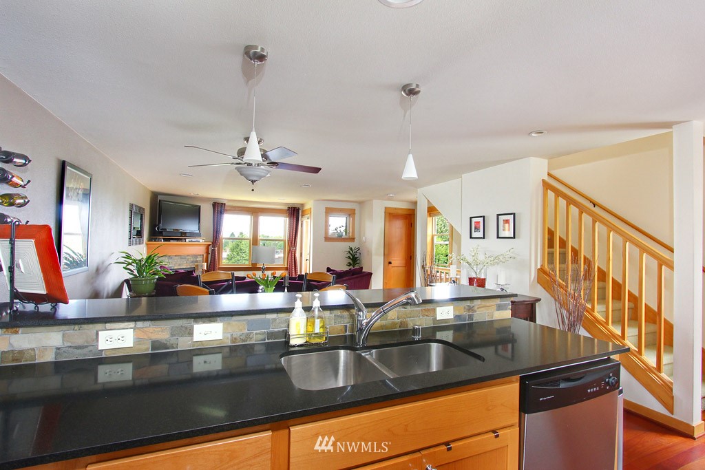 4119 Southwest Morgan Street, Unit A Seattle, WA 98136 - Photo 5 of 16 Gallery Image 5