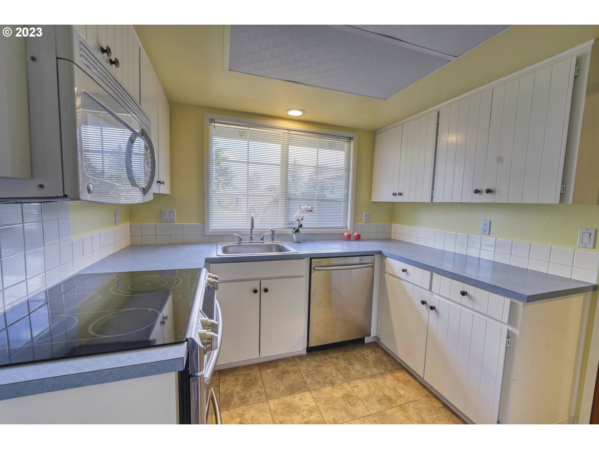 140 Southwest 8th Avenue Canby, OR 97013 - Photo 9 of 17 a kitchen with a sink cabinets and window
